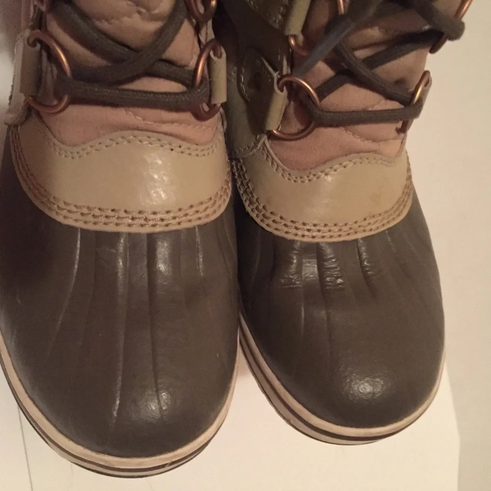 SOREL - Women's Tofino II Waterproof Insulated Winter Boot with Faux Fur Cuff 6